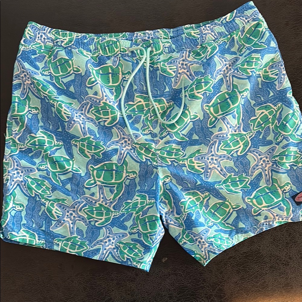 Men's Blue Turtle Print Vineyard Vines Swim Shorts